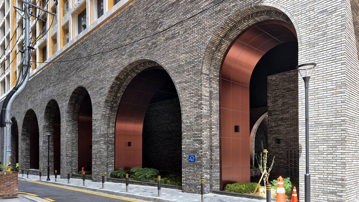 지젤라이프그라피 — 복합패널 MEDIUM ANTIQUE COPPER SHORTLINE BRUSH 적용 사례